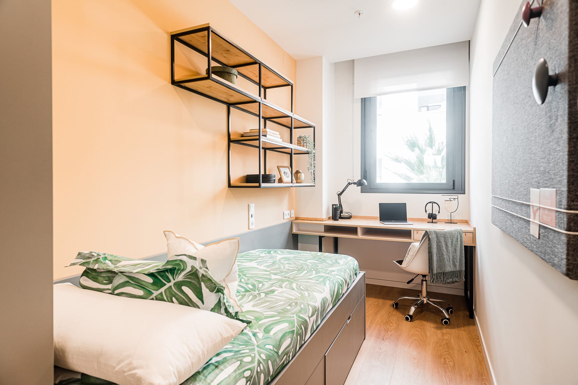 Classic Room (2-Bed) 10