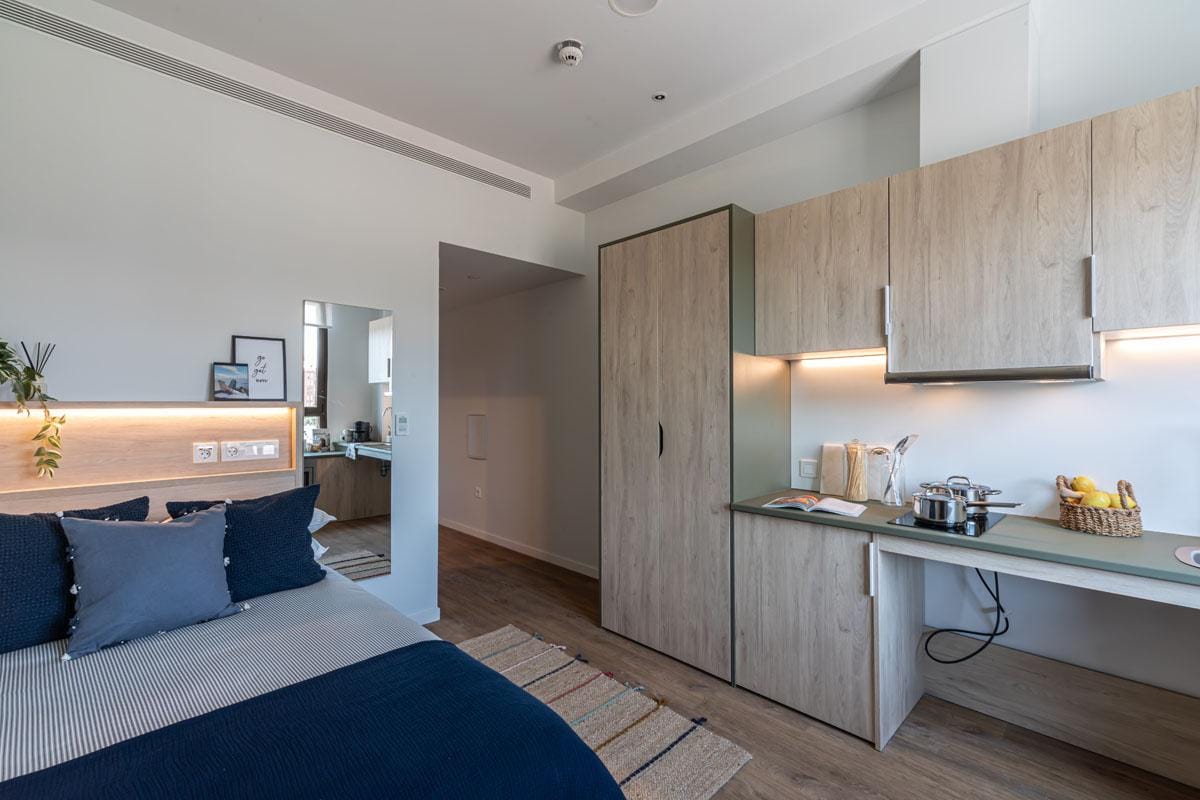 Premium Plus Studio 1