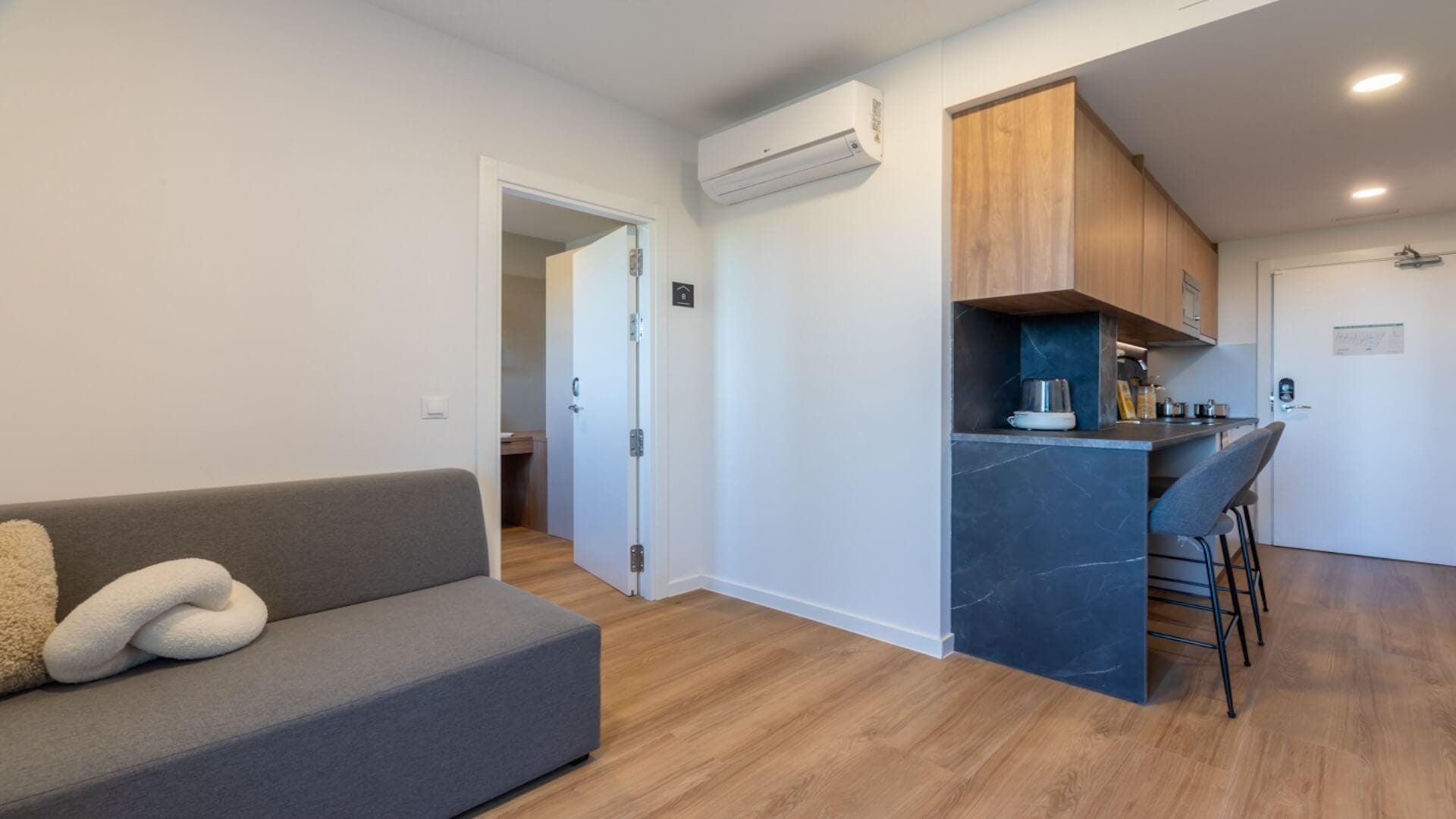 Classic Room (2-Bed) with Terrace 2