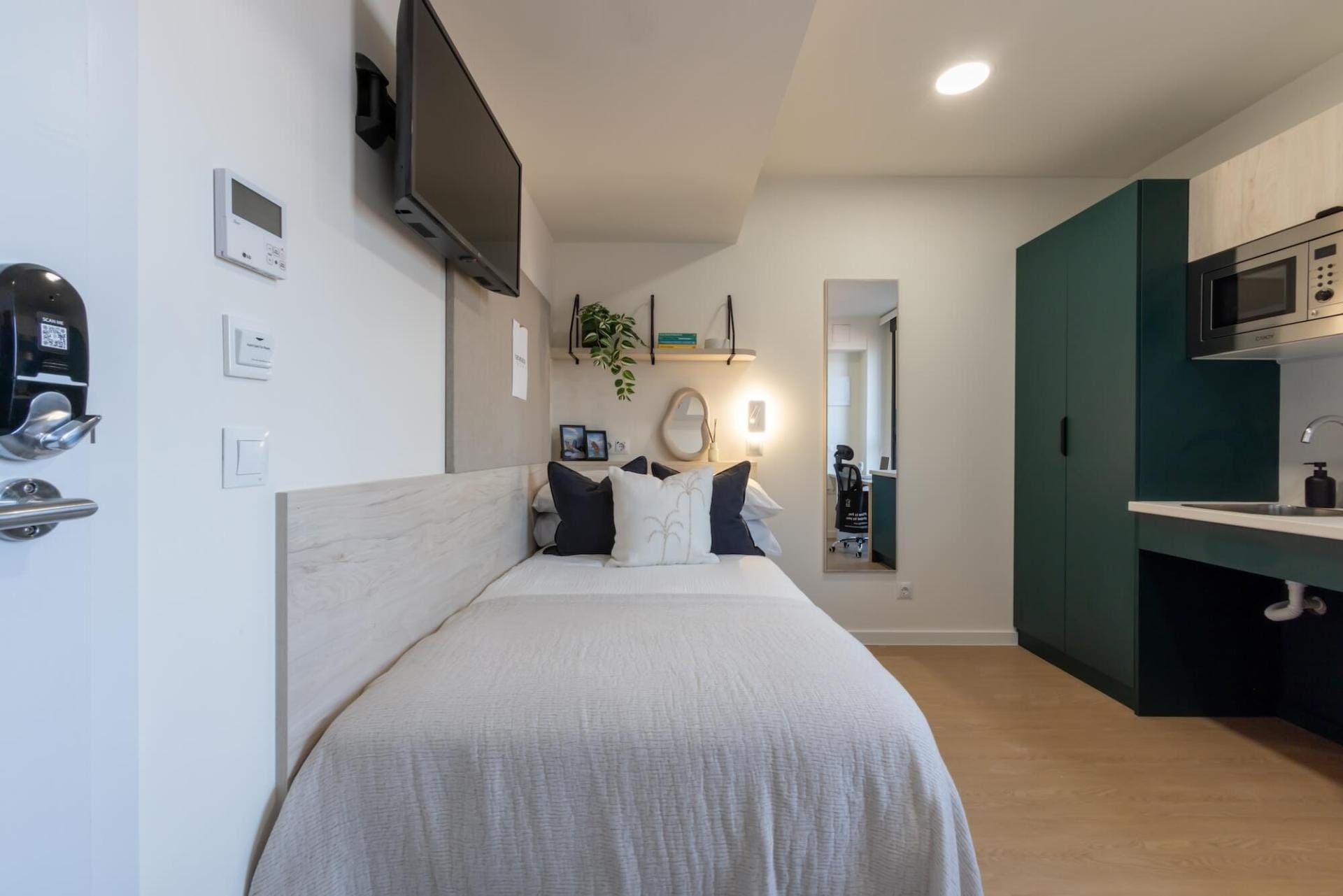 Classic Plus Ensuite 2