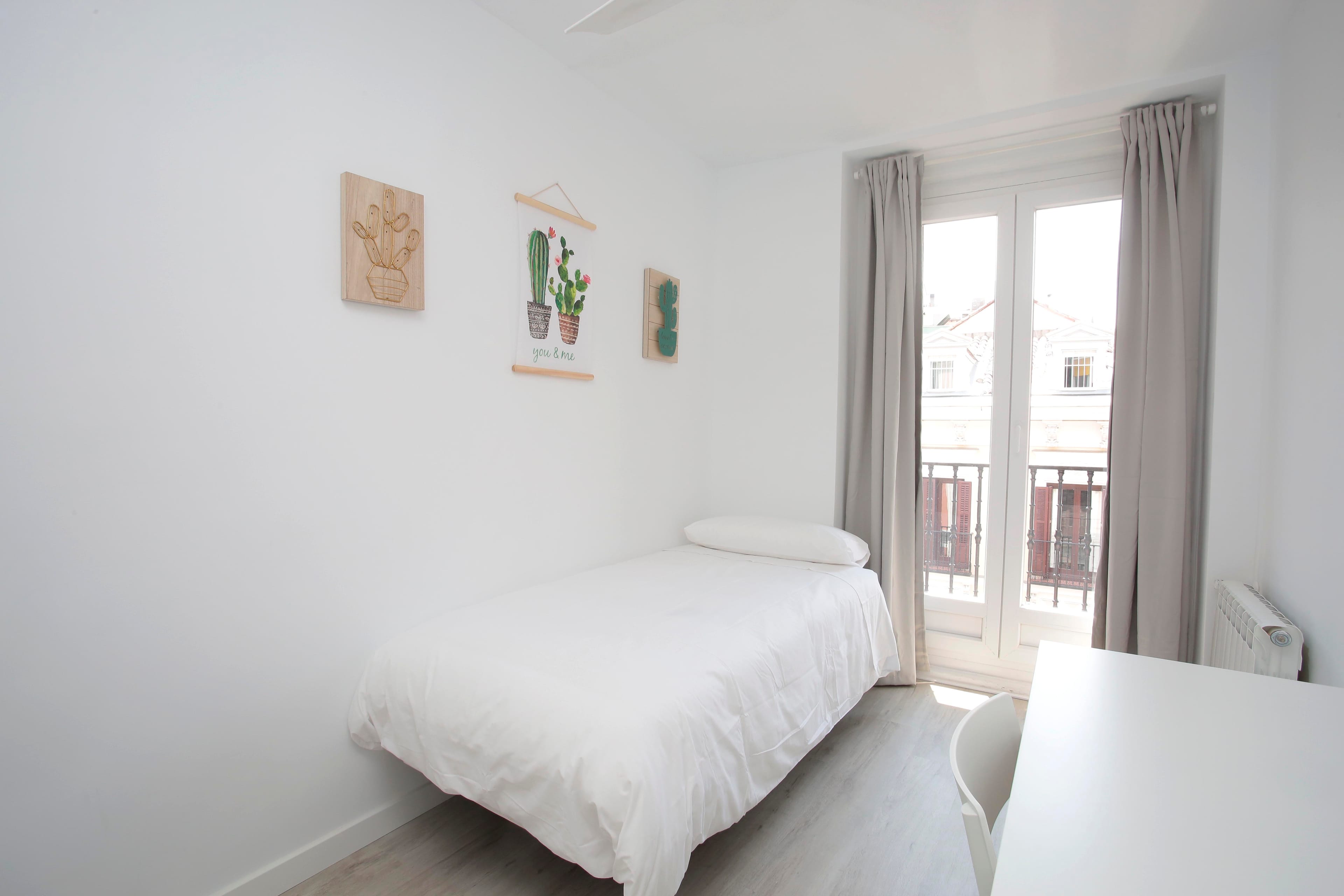 Arenal 4, Room 2, Madrid