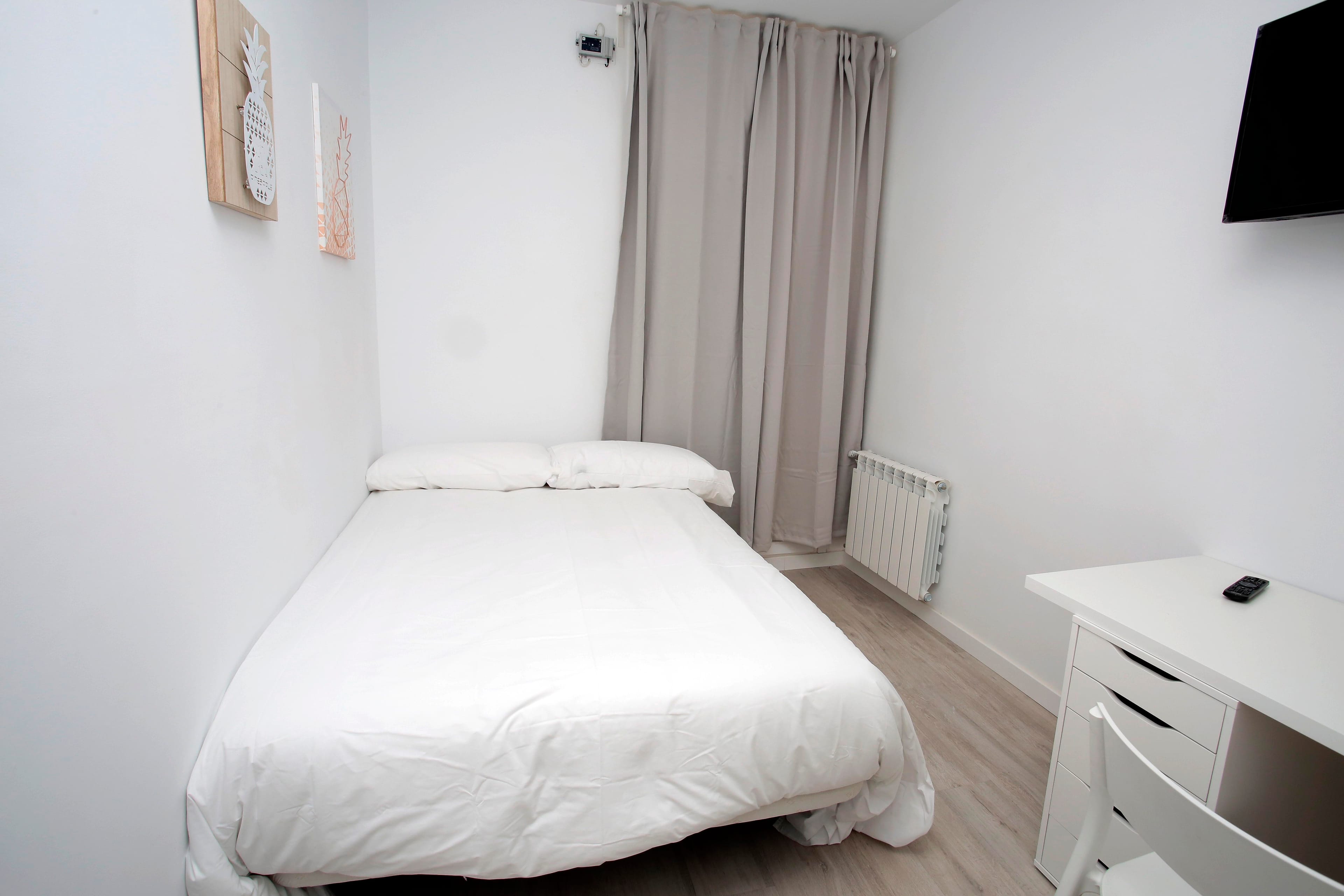 Arenal 4, Room 9, Madrid