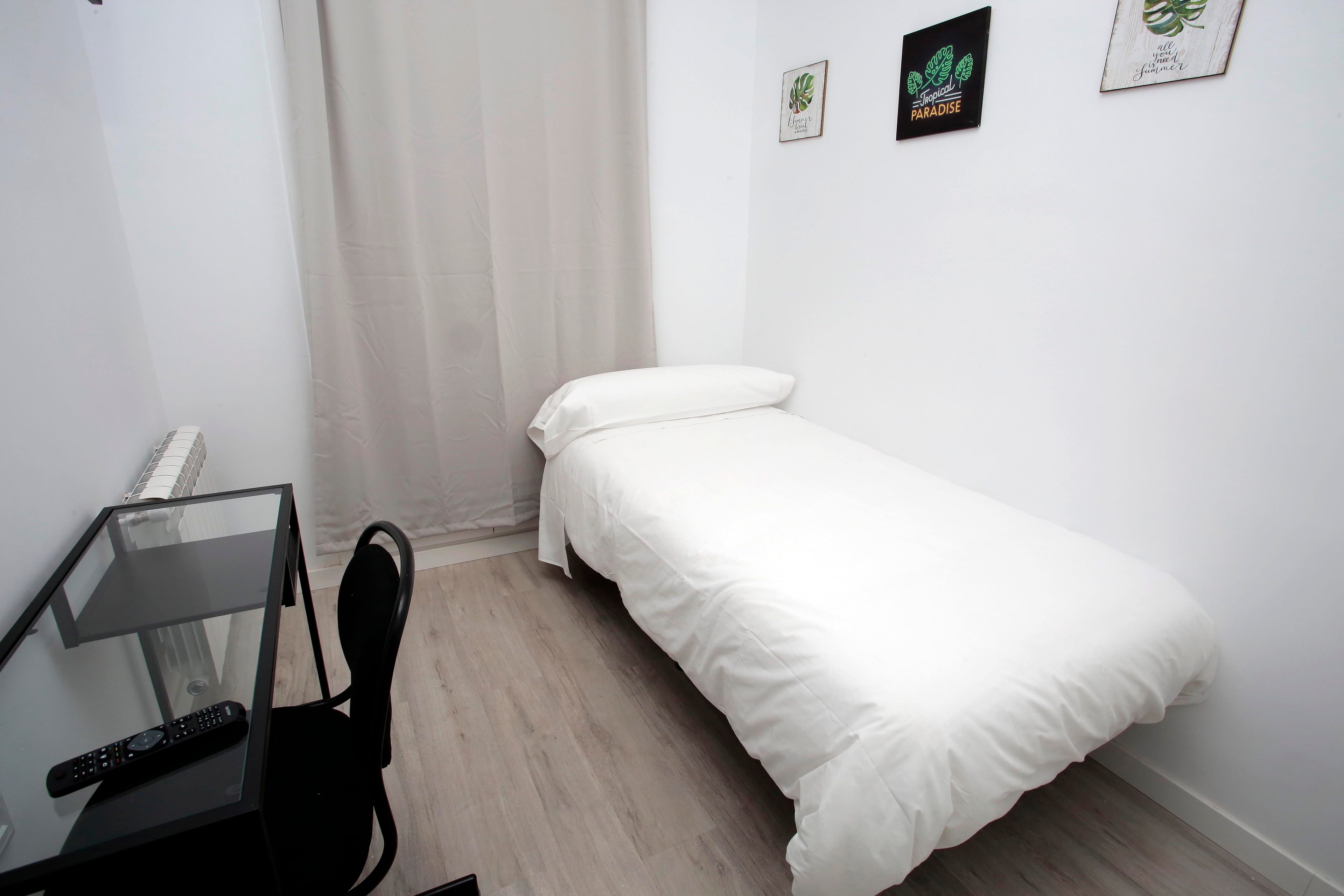 Arenal 4, Room 10, Madrid