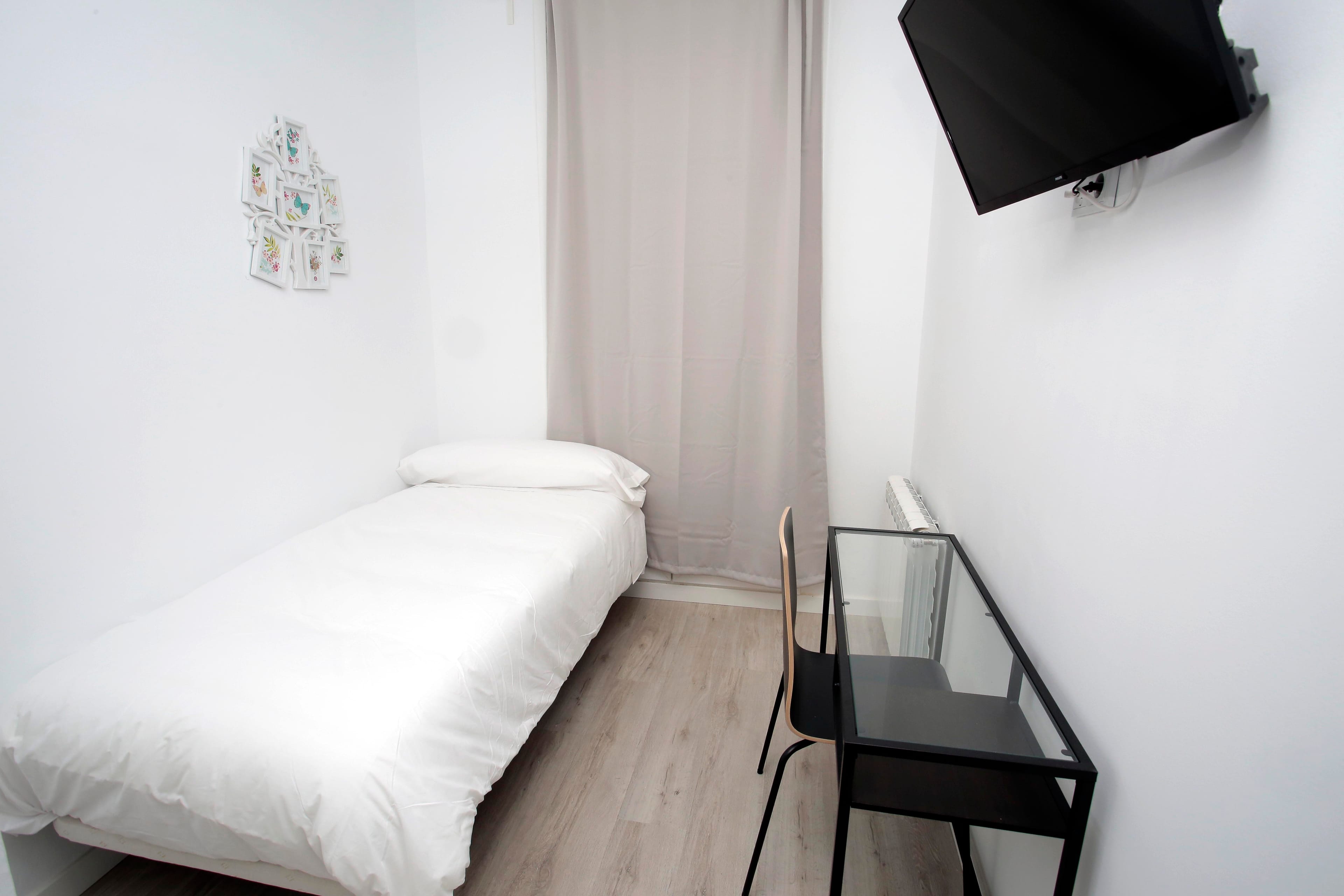 Arenal 4, Room 11, Madrid