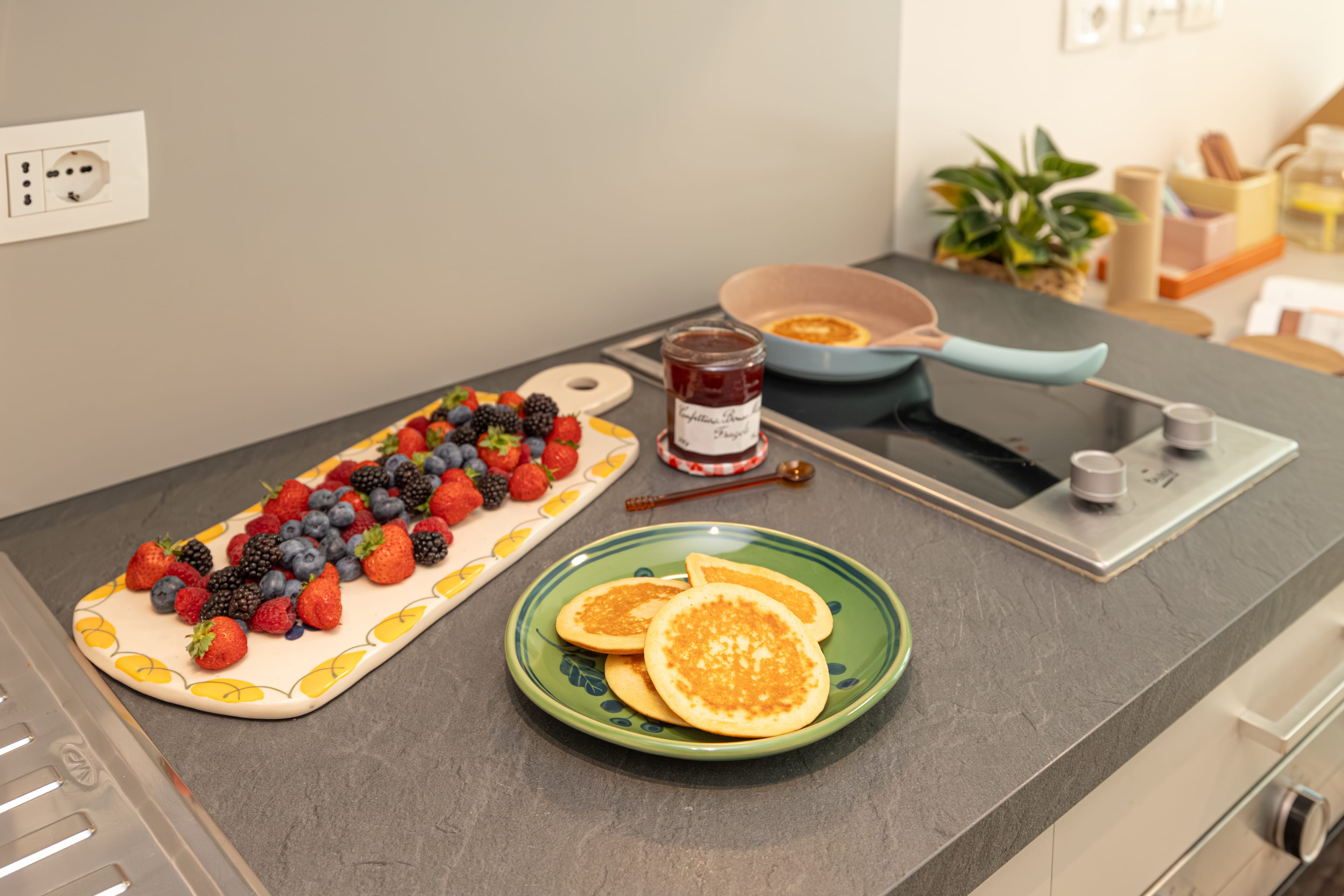 Deluxe Studio With Balcony Unit 4