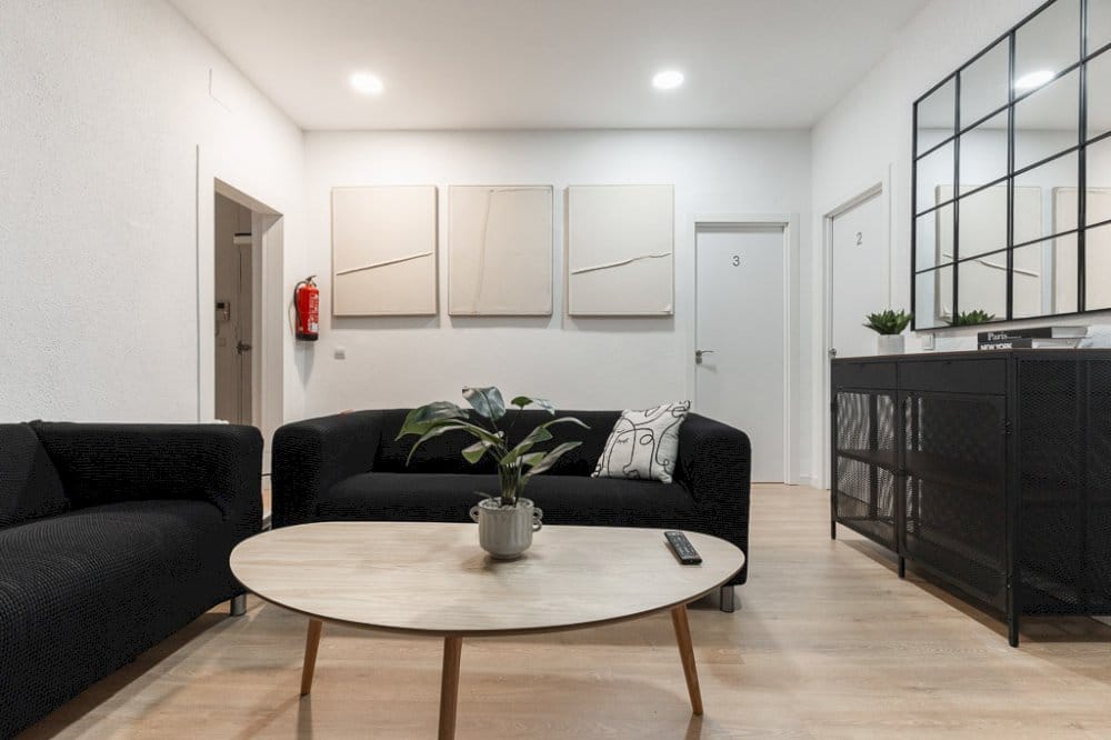 Spacious flat in Caños del Peral Street