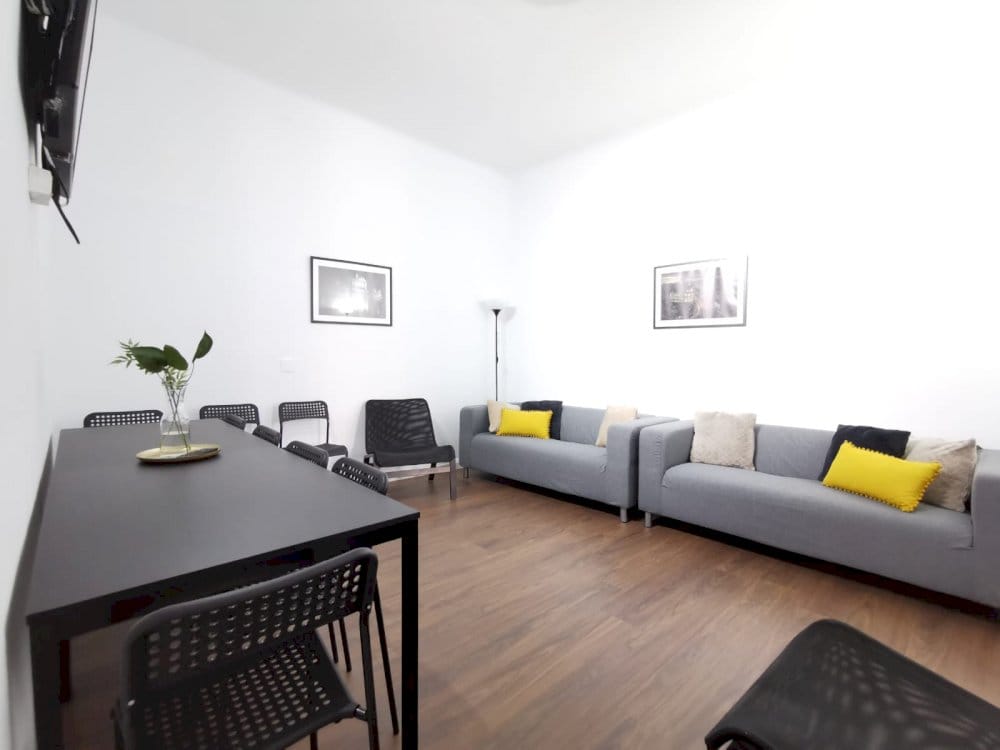 Large flat in Preciados, Madrid