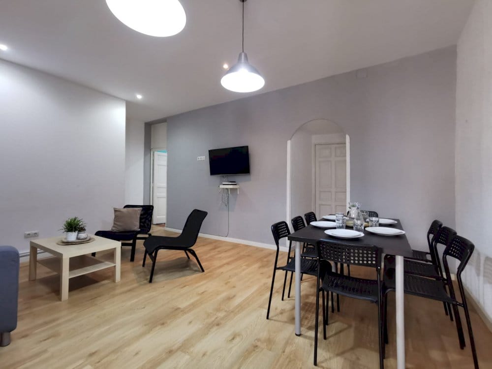 Spacious flat in Bailén Street