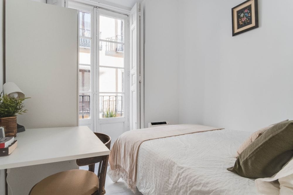 Fantastic exterior room with balcony in Plaza Mayor