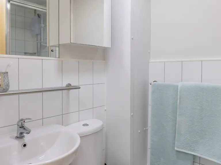 Deluxe Ensuite Unit 5