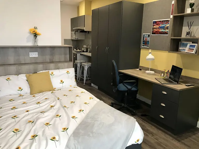 Premium Studio Unit 5