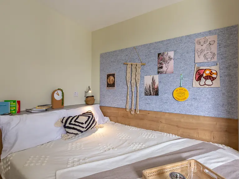 Large Ensuite Unit 5