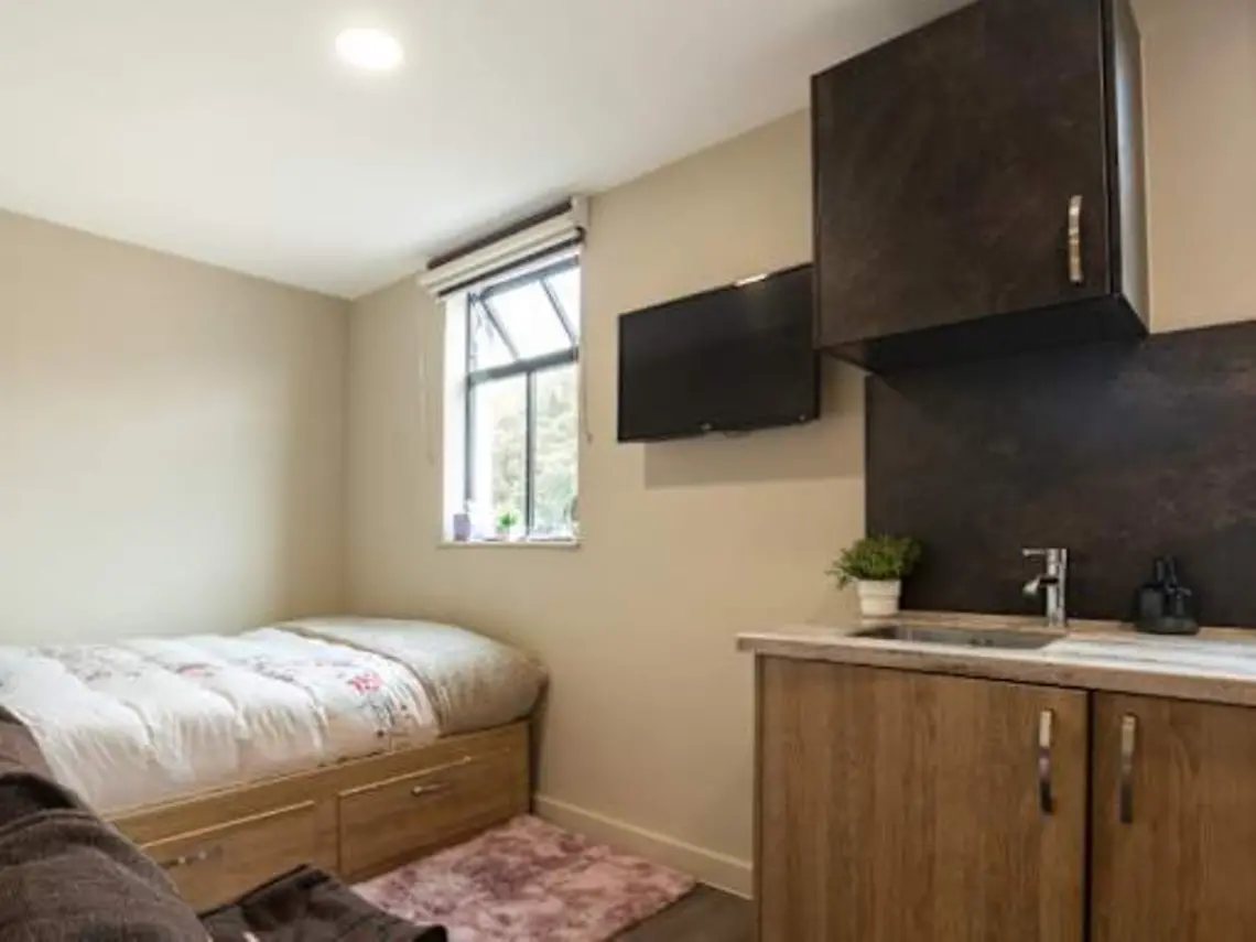 Corner Standard Studio Plus Unit 5