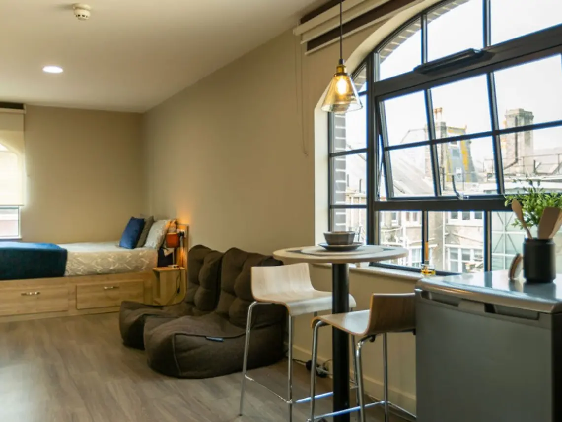 Large Studio Plus Unit 5