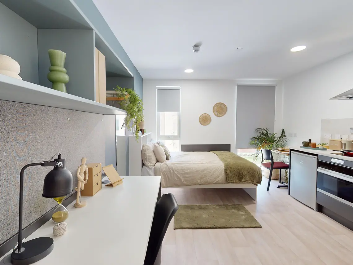 Premium Studio Unit 5