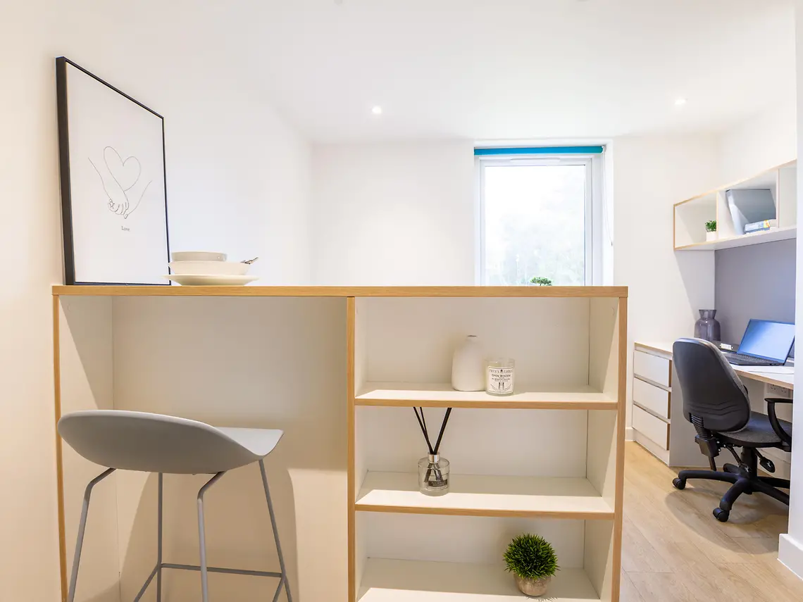 Premier Studio Unit 5