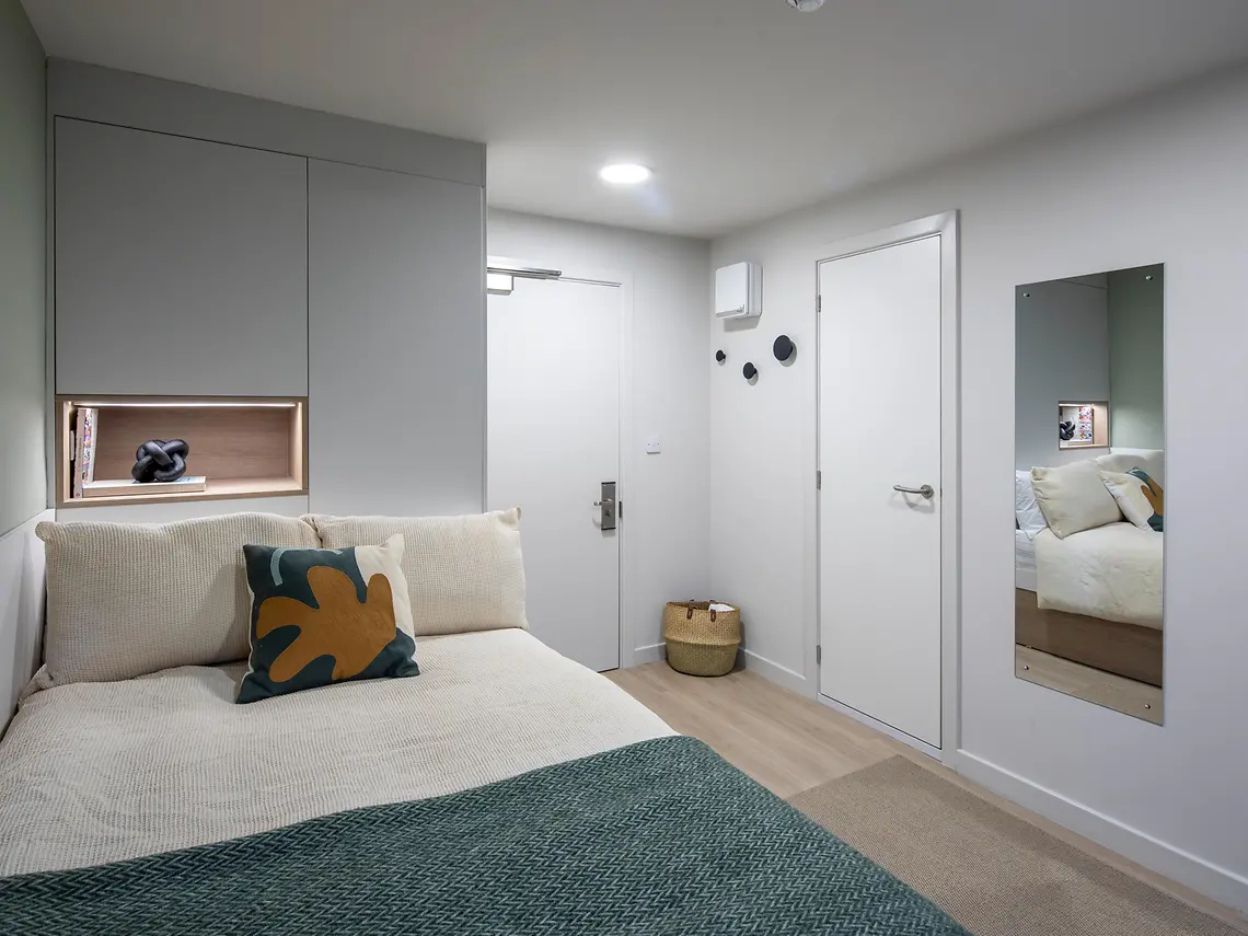 Deluxe Plus Ensuite Unit 5