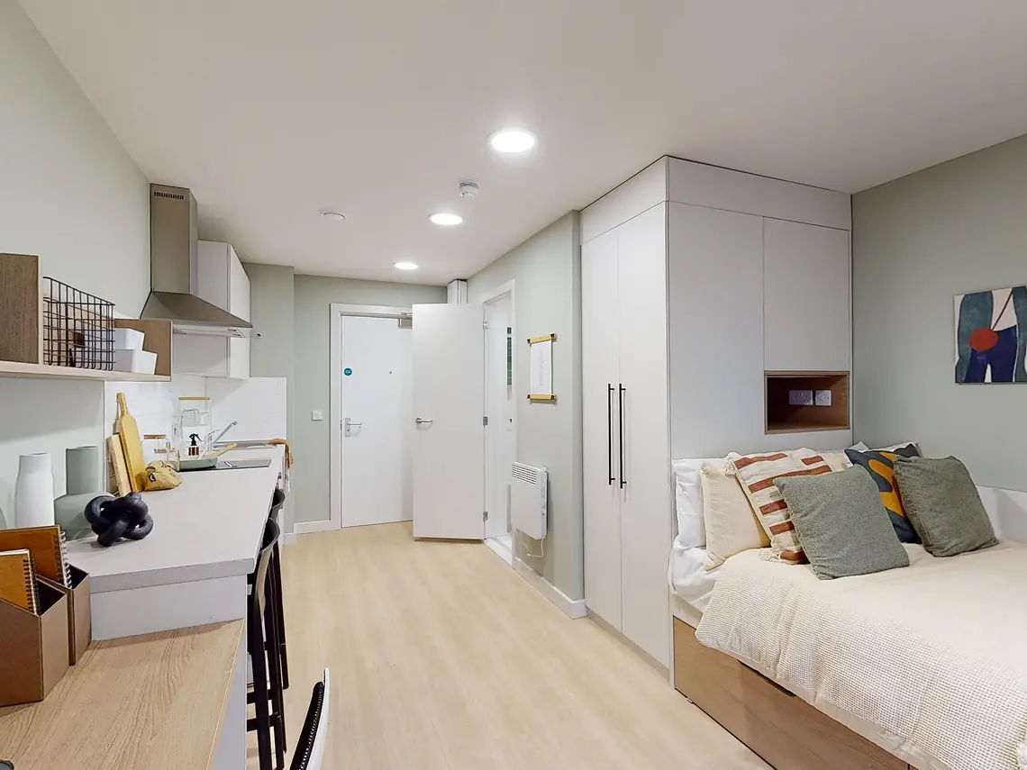 Deluxe Studio Unit 5