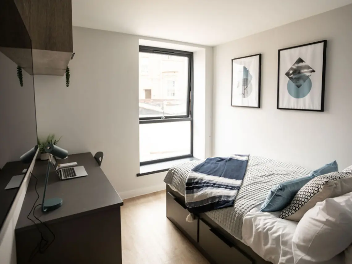 Large En-Suite Unit 5