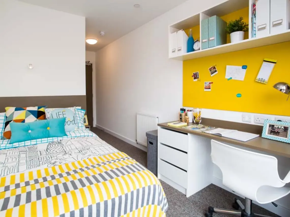 5 Bed Standard Ensuite Unit 5