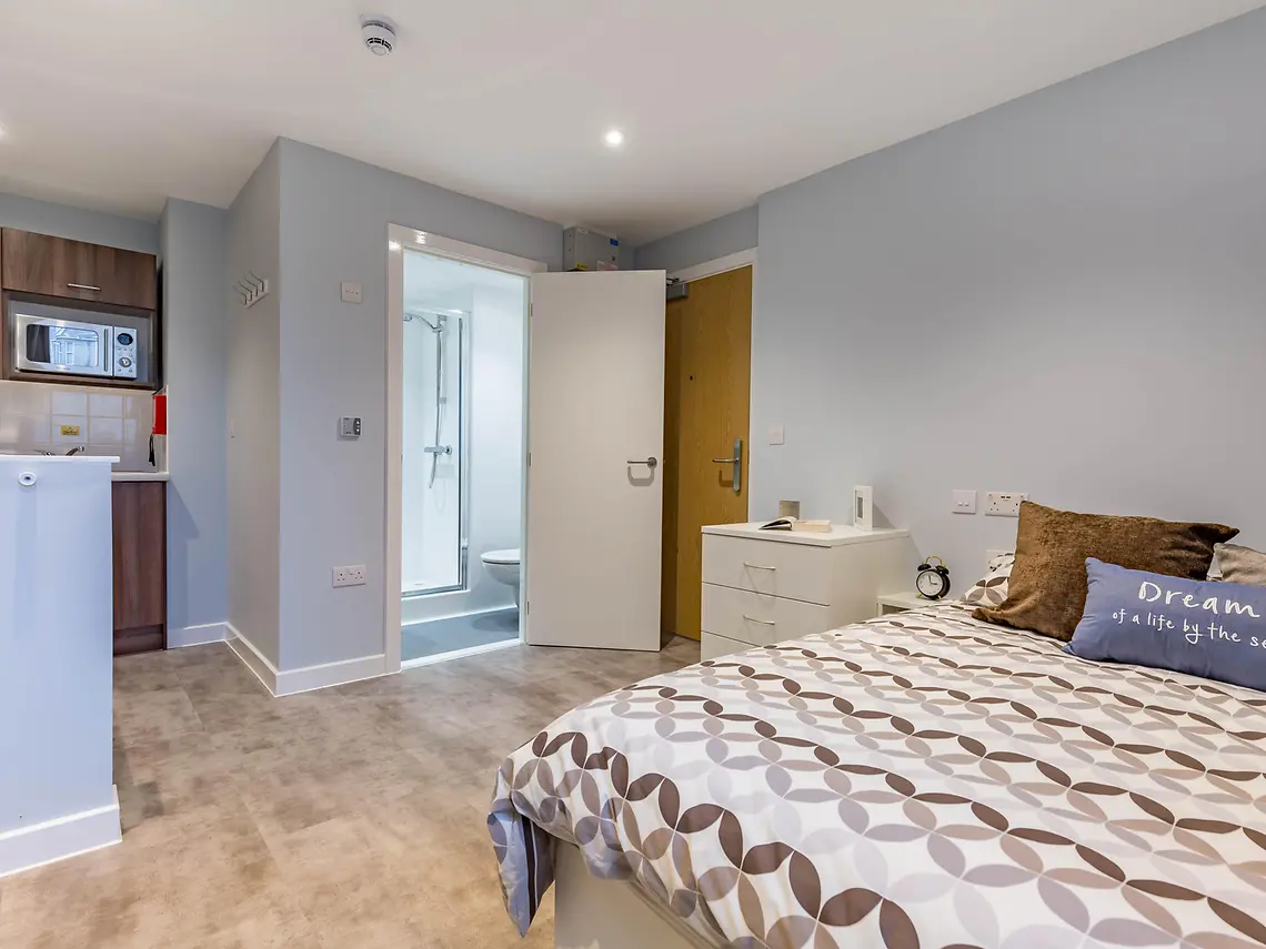 5 Bed Premium Studio Unit 5