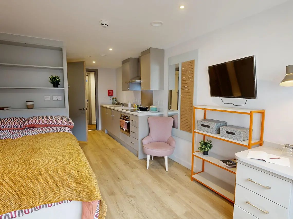 Premium Studio Unit 5