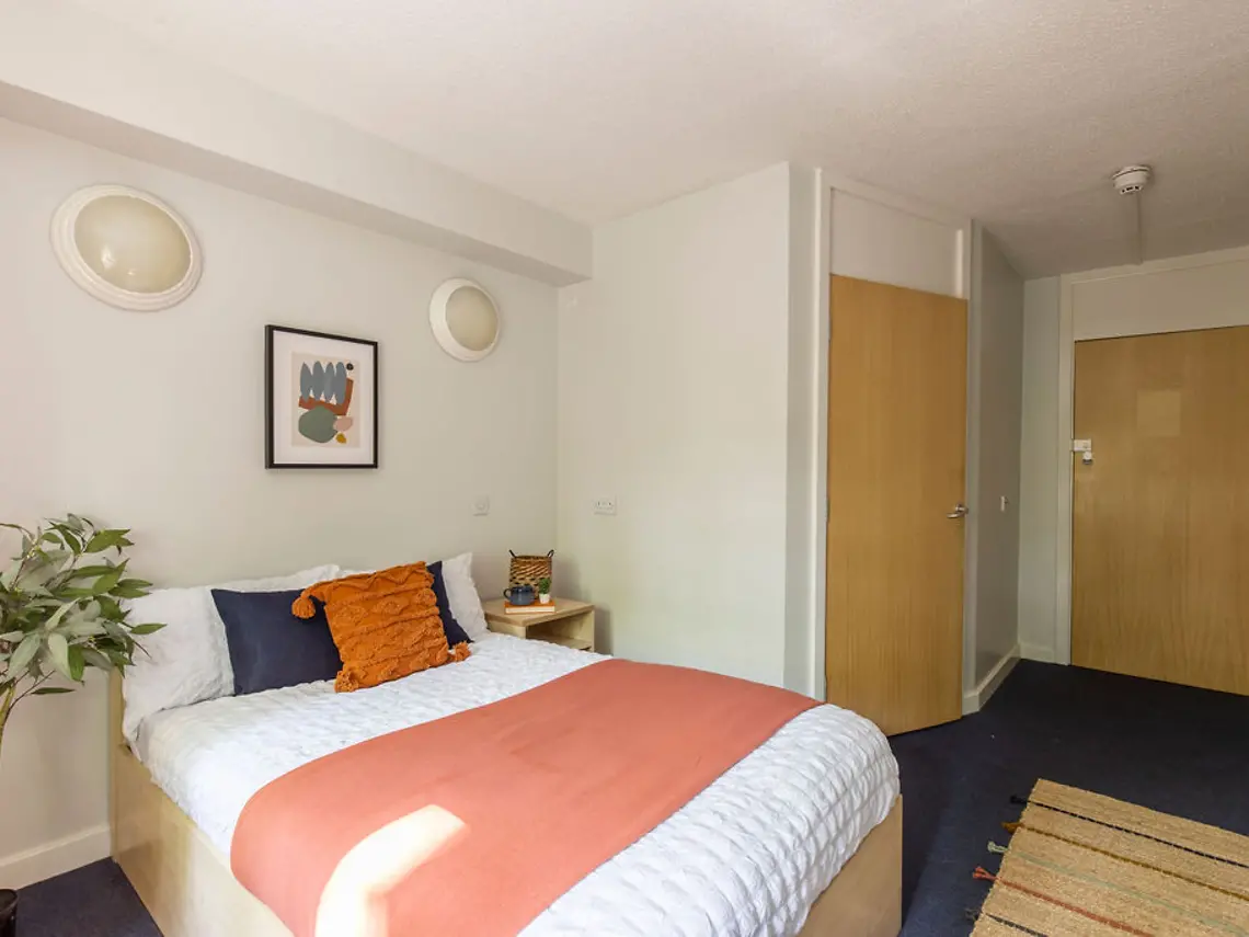 5 Bed Premium Ensuite Unit 5