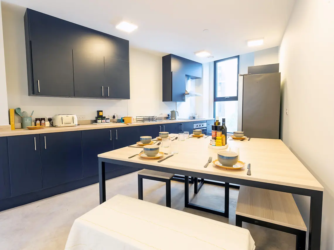 Ultra Cluster Studio Unit 5