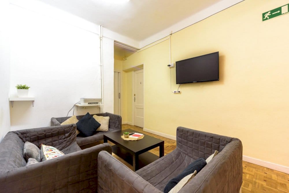 Spacious flat in Fernández de los Ríos Street
