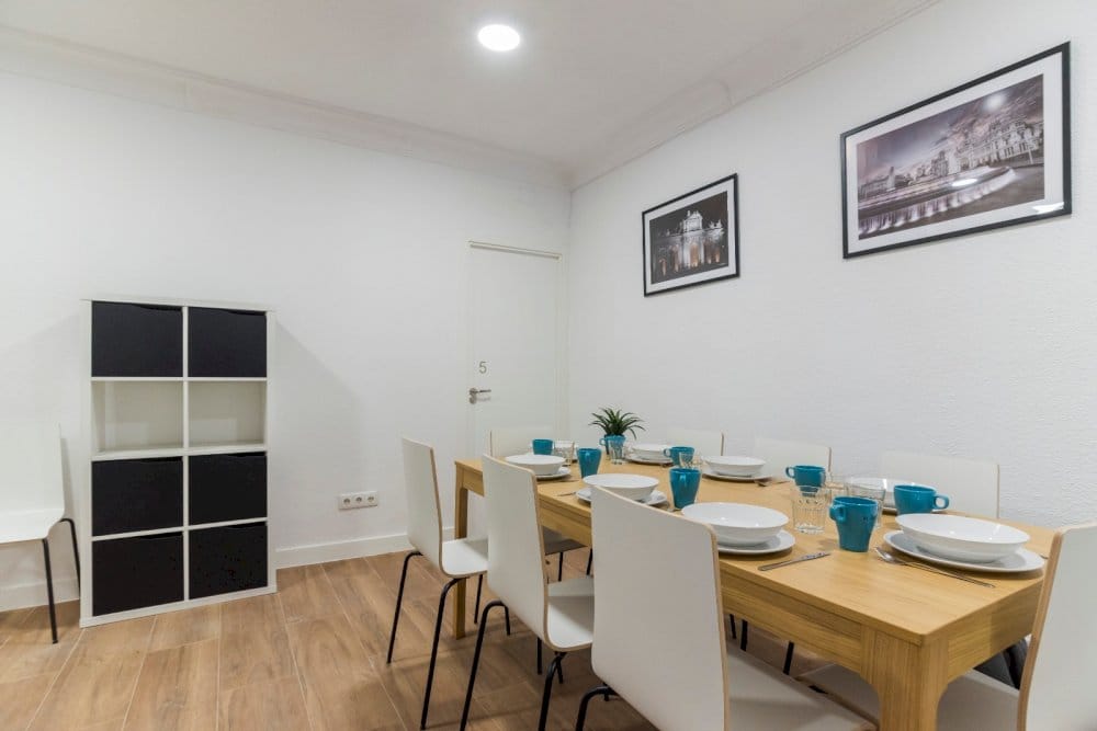 Spacious flat in Barceló Street